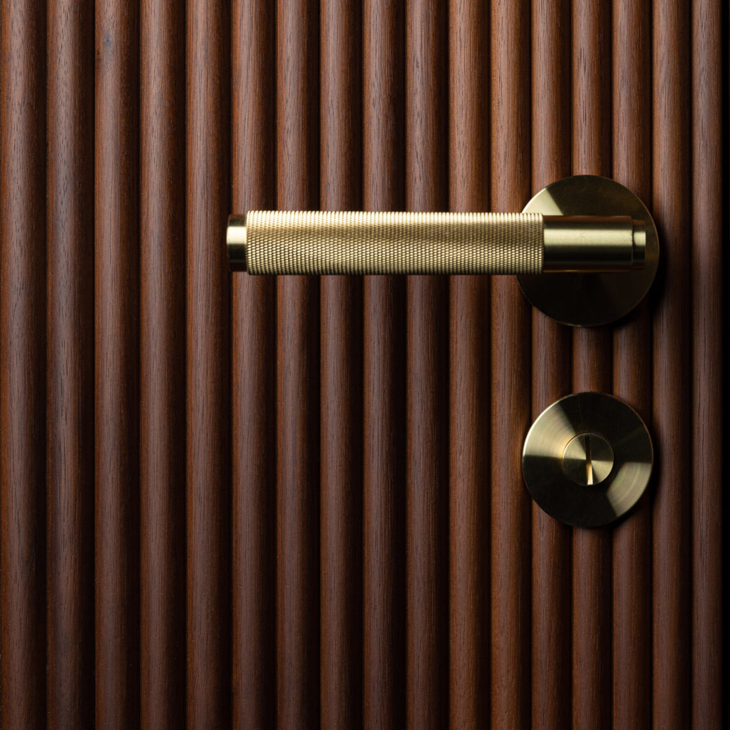 4. Door Handle_Brass_lifestyle 2