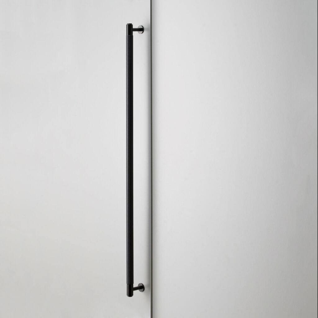 1. Closet-bar-black
