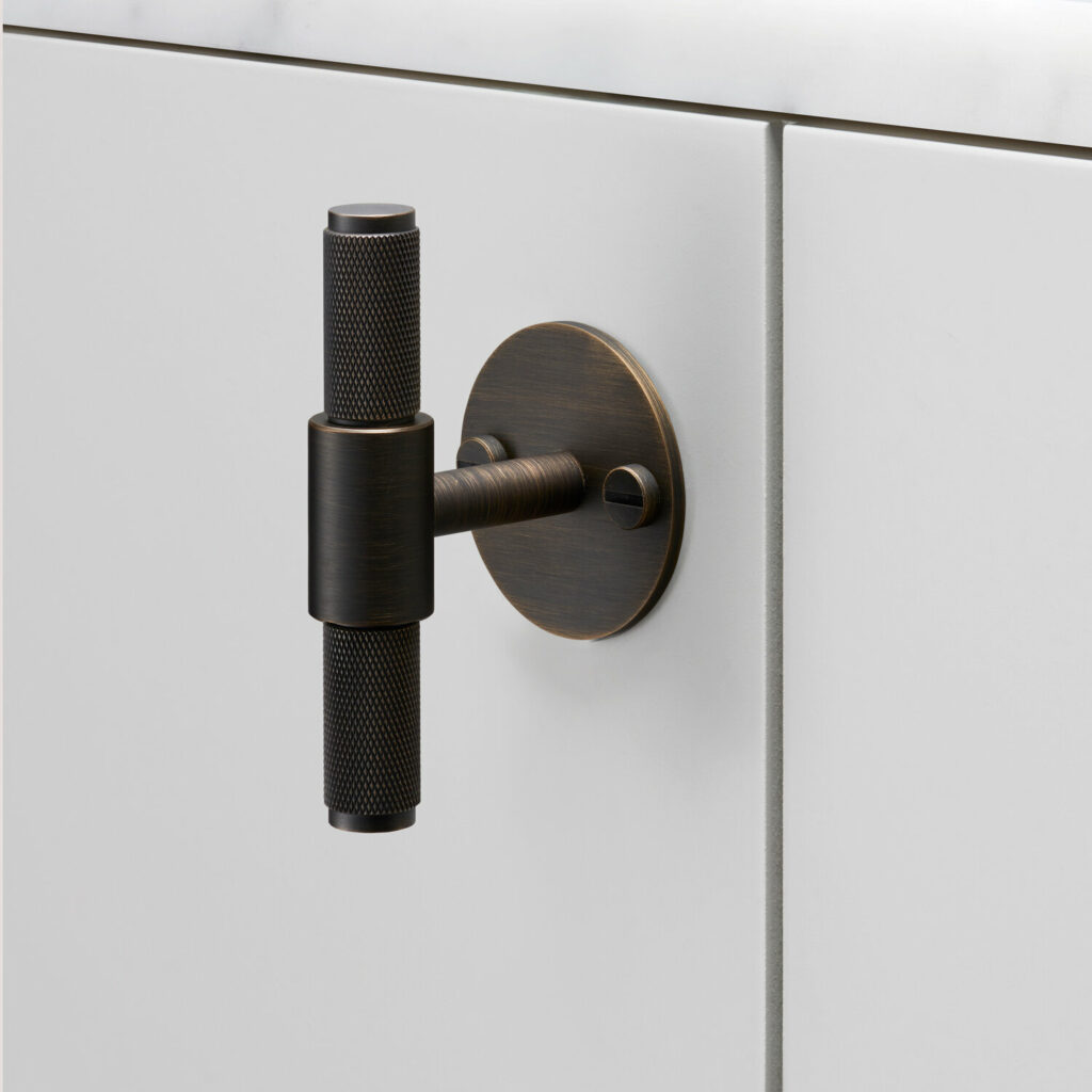 1. T-Bar_Plate_Cross_Smoked-Bronze