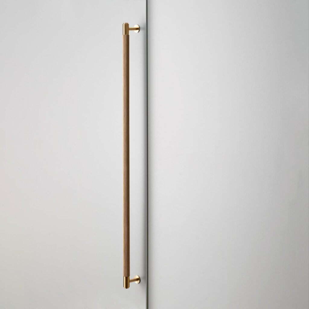 1.Closet-bar-brass