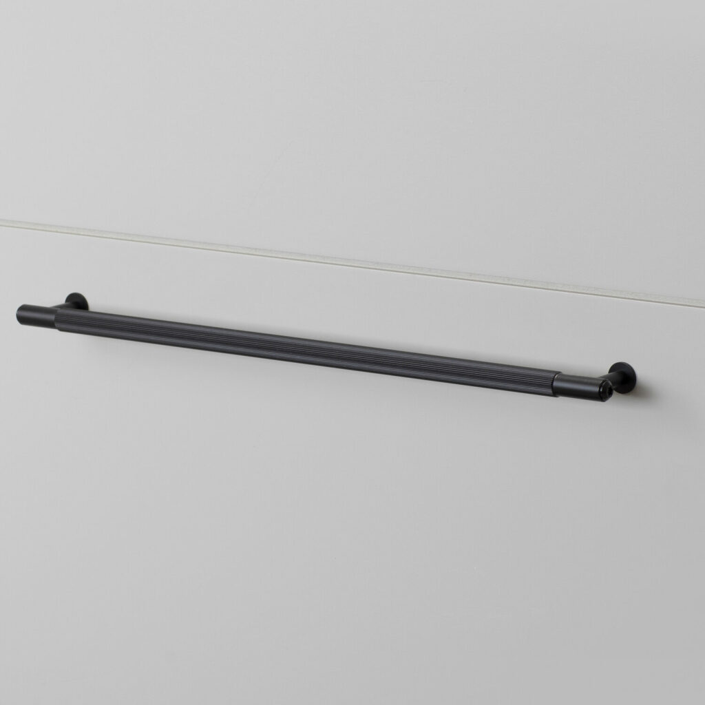 1._Pull_Bar_Large_Linear_Black