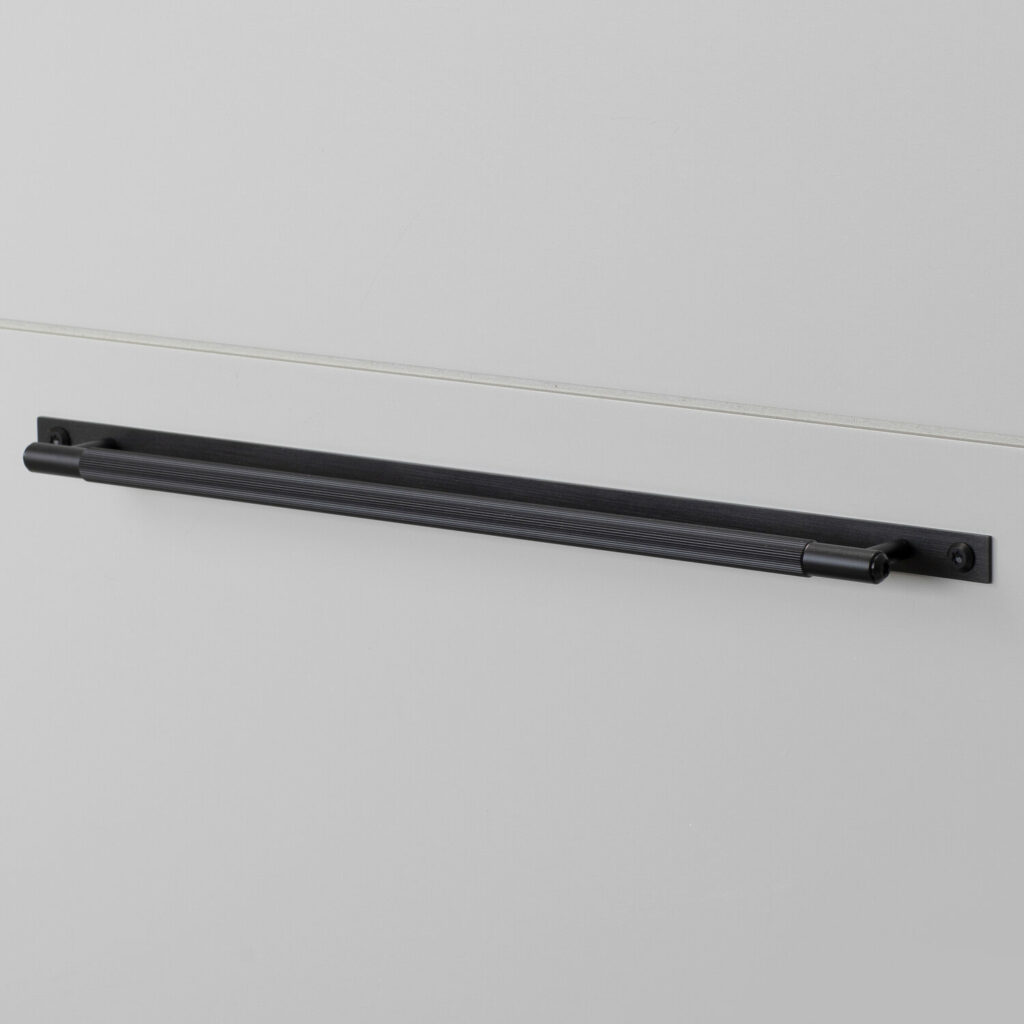 1._Pull_Bar_Plate_Large_Linear_Black