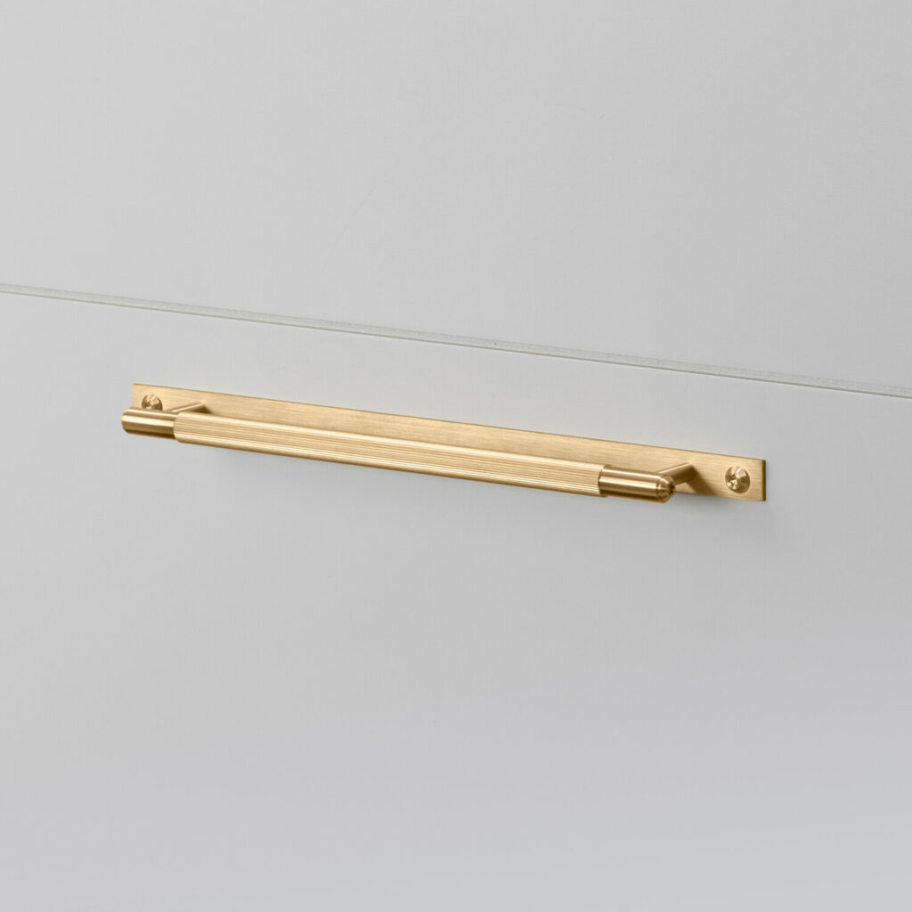1._Pull_Bar_Plate_Medium_Linear_Brass