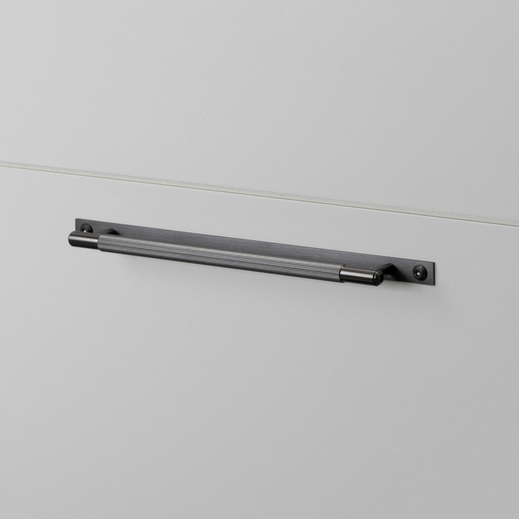 1._Pull_Bar_Plate_Medium_Linear_Gun_Metal