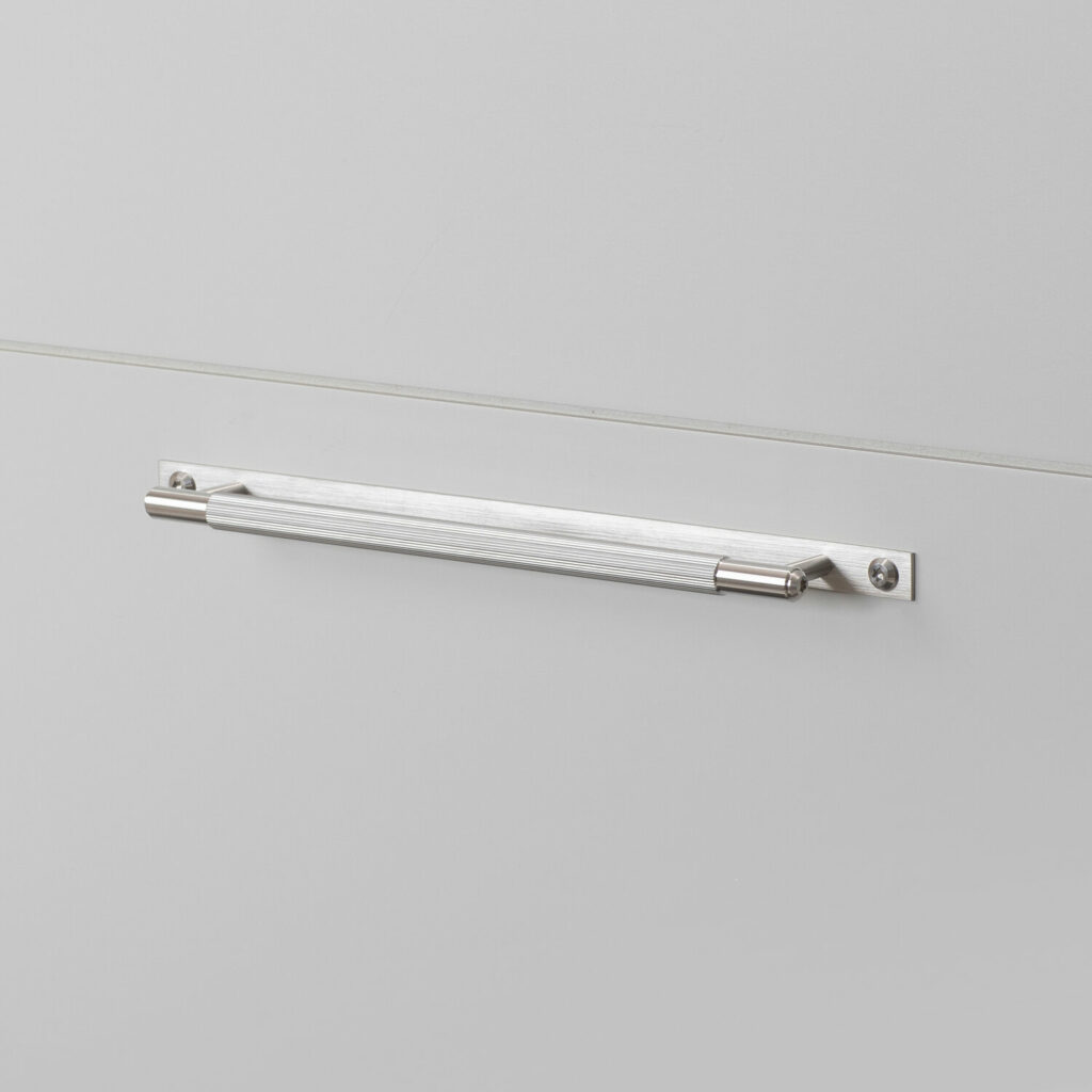 1._Pull_Bar_Plate_Medium_Linear_Steel