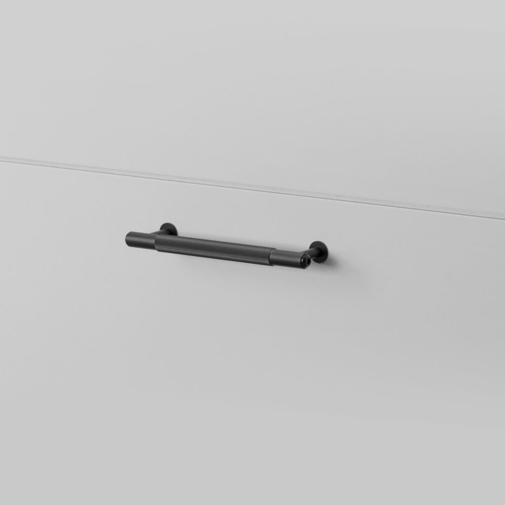 1._Pull_Bar_Small_Linear_Black