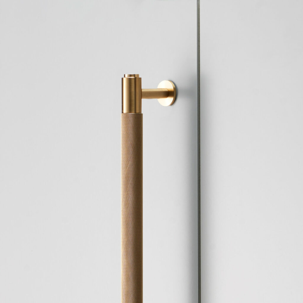 2. Closet_Bar_Brass_Detail