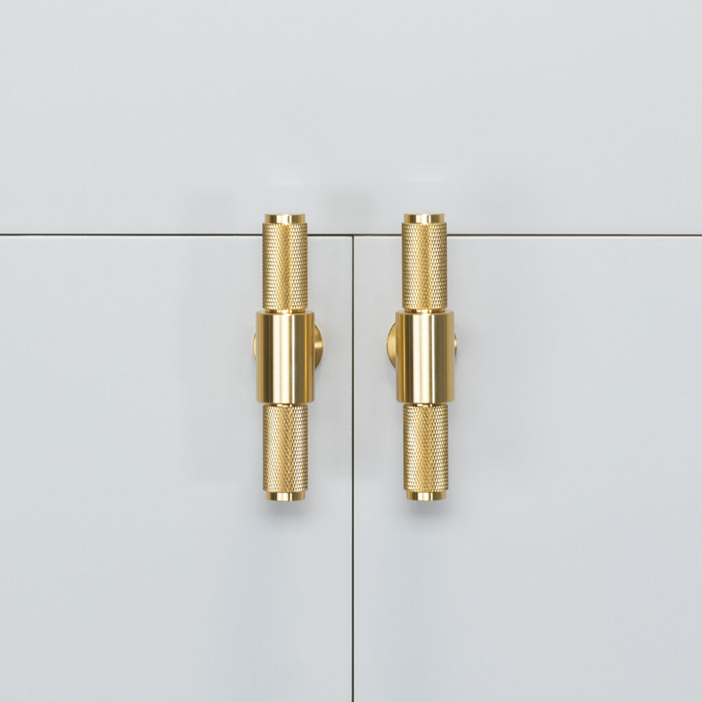 2. T-Bar_Cross_Brass_Front