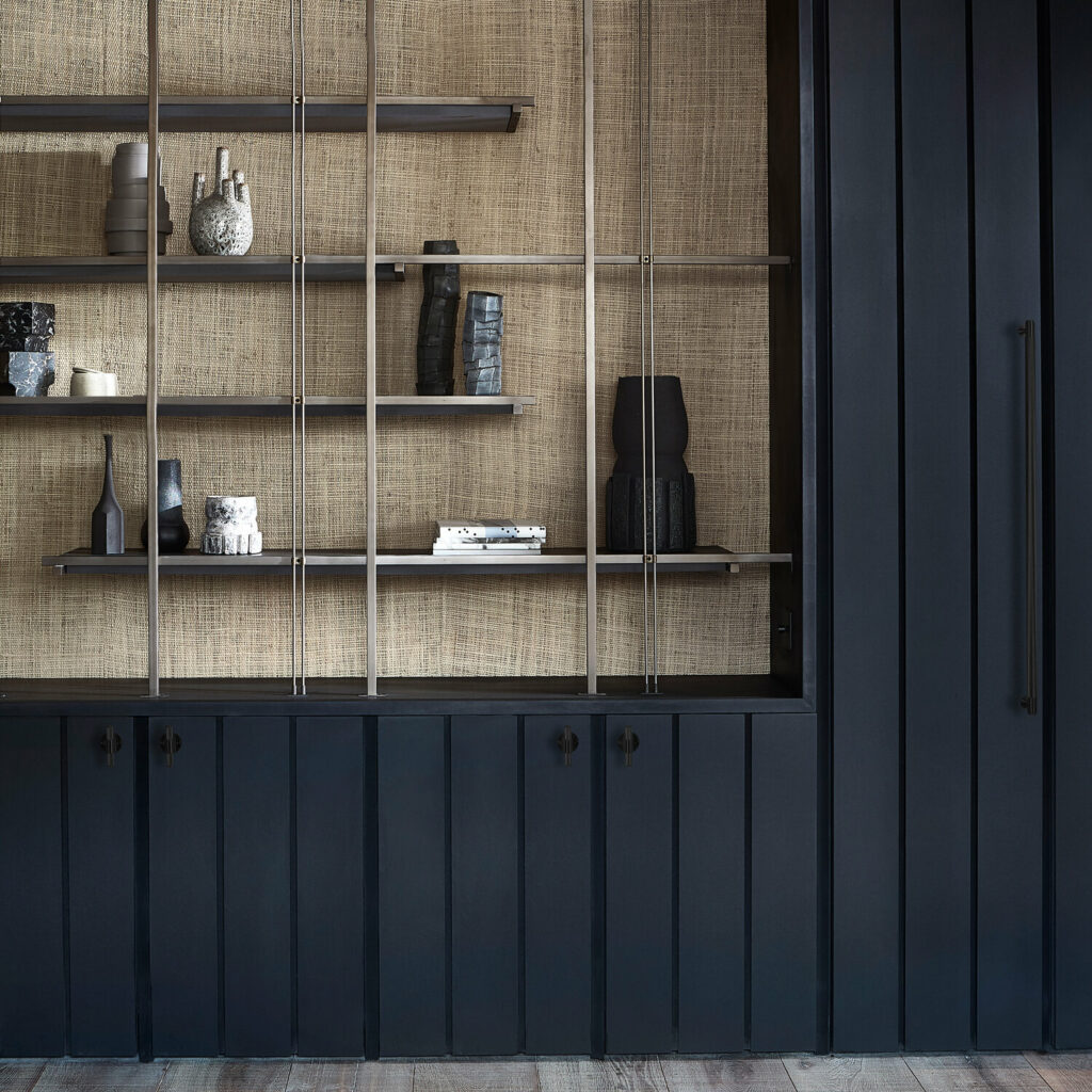 2. T-Bar_Plate_Black_Lifestyle