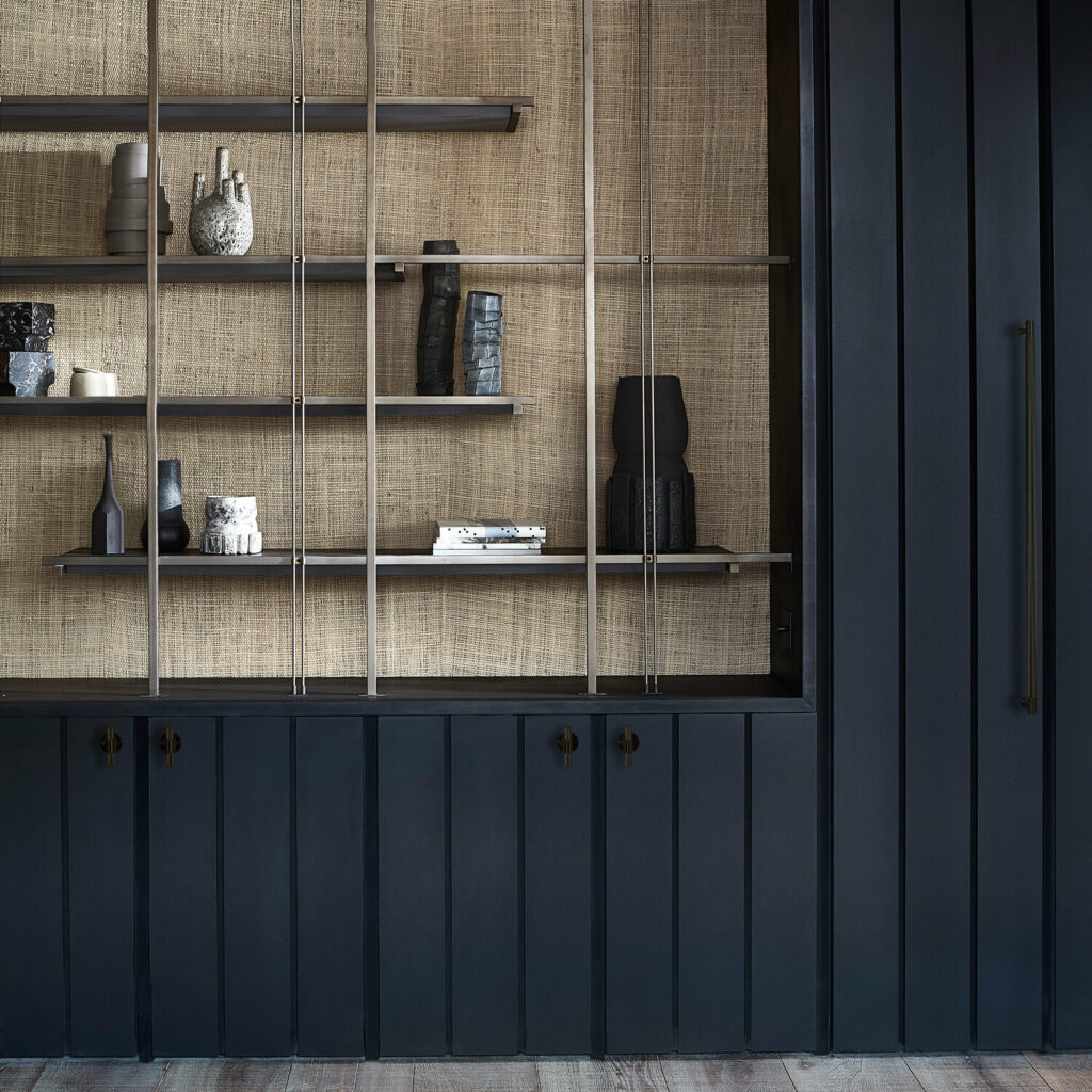 2. T-Bar_Plate_Smoked-Bronze_Lifestyle