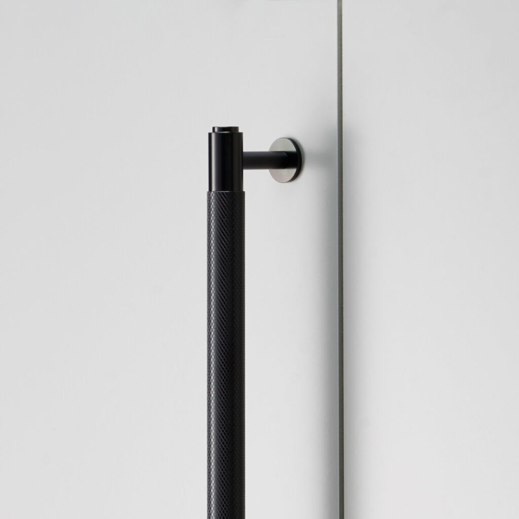 2.Closet_Bar_Black_Detail