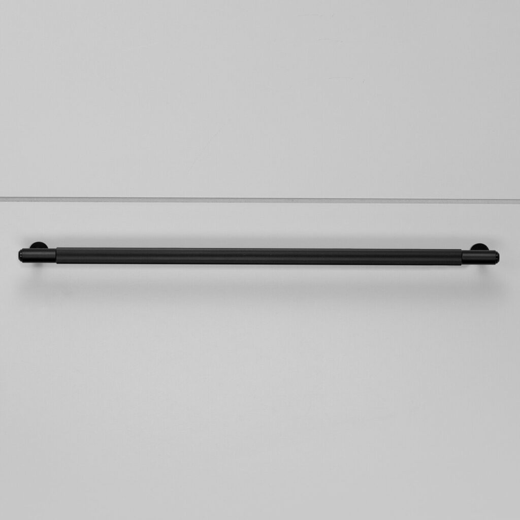 2._Pull_Bar_Large_Linear_Black_Front