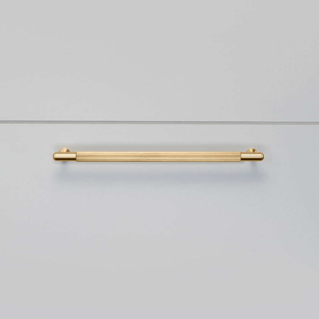 2._Pull_Bar_Medium_Linear_Brass_Front
