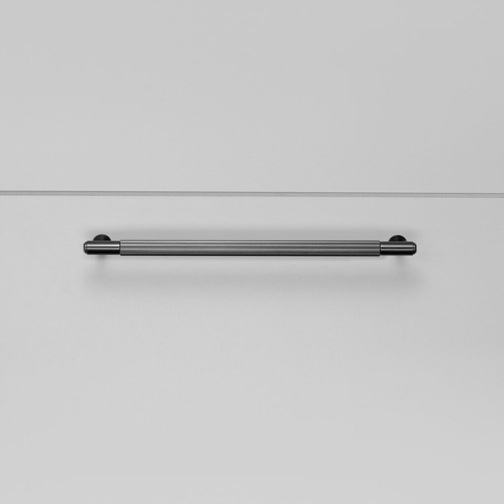 2._Pull_Bar_Medium_Linear_Gun_Metal_Front