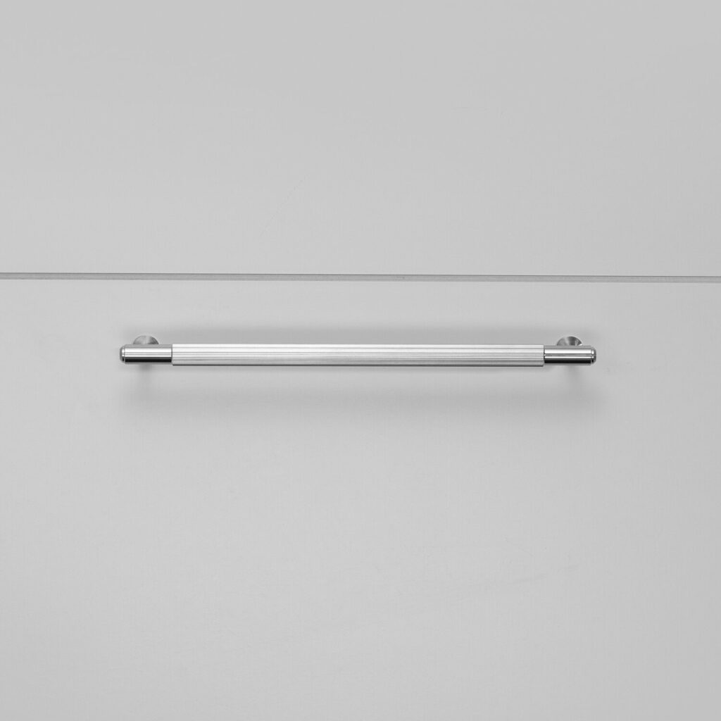 2._Pull_Bar_Medium_Linear_Steel_Front