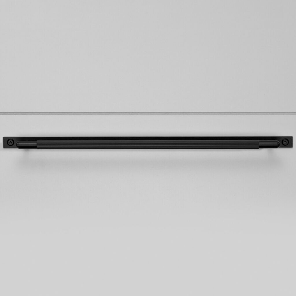 2._Pull_Bar_Plate_Large_Linear_Black_Front