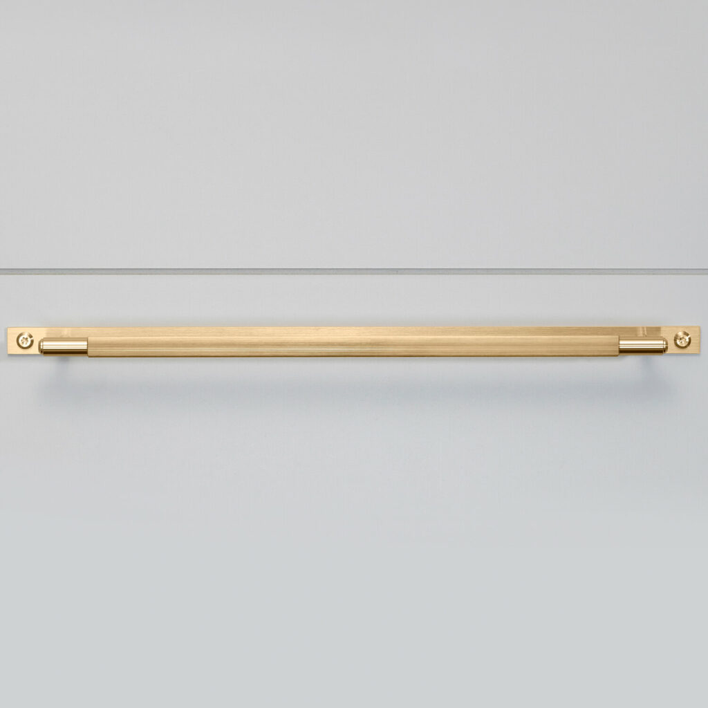 2._Pull_Bar_Plate_Large_Linear_Brass_Front