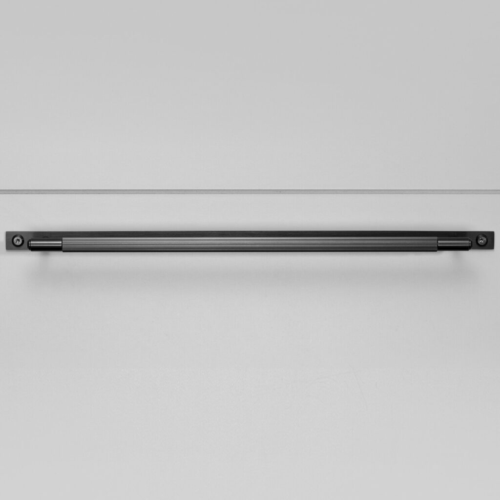 2._Pull_Bar_Plate_Large_Linear_Gun_Metal_Front