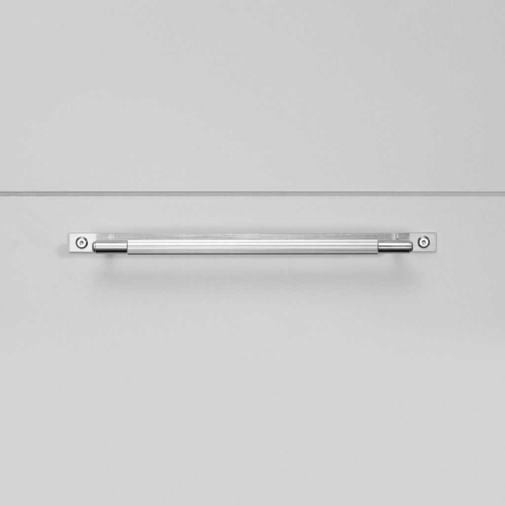 2._Pull_Bar_Plate_Medium_Linear_Steel_Front