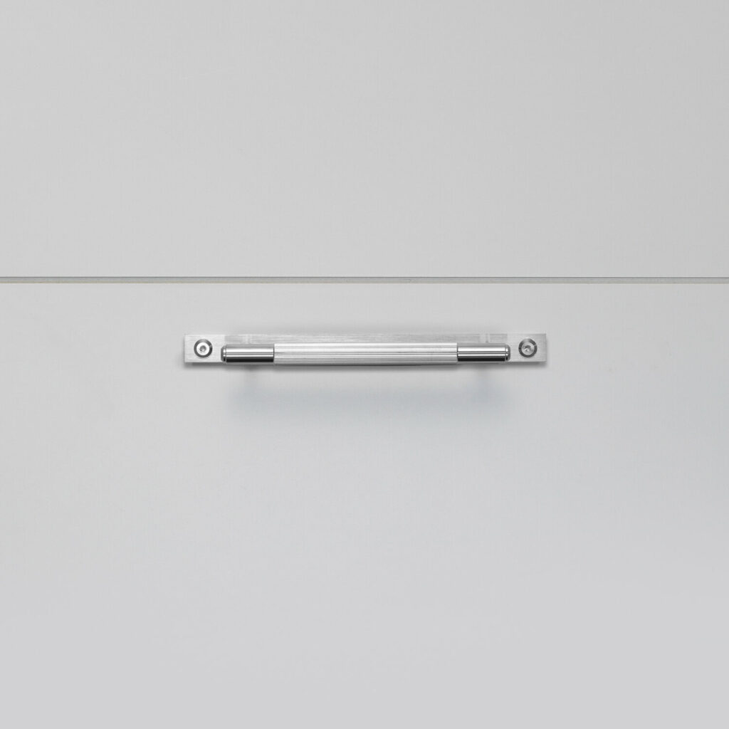 2._Pull_Bar_Plate_Small_Linear_Steel_Front