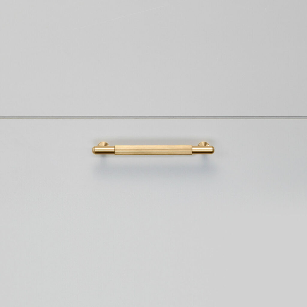 2._Pull_Bar_Small_Linear_Brass_Front