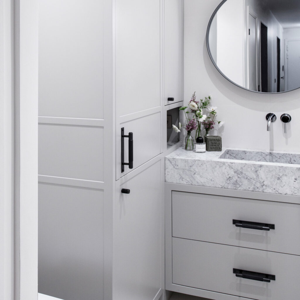 3. Pull-Bar-Plate_Black_lifestyle