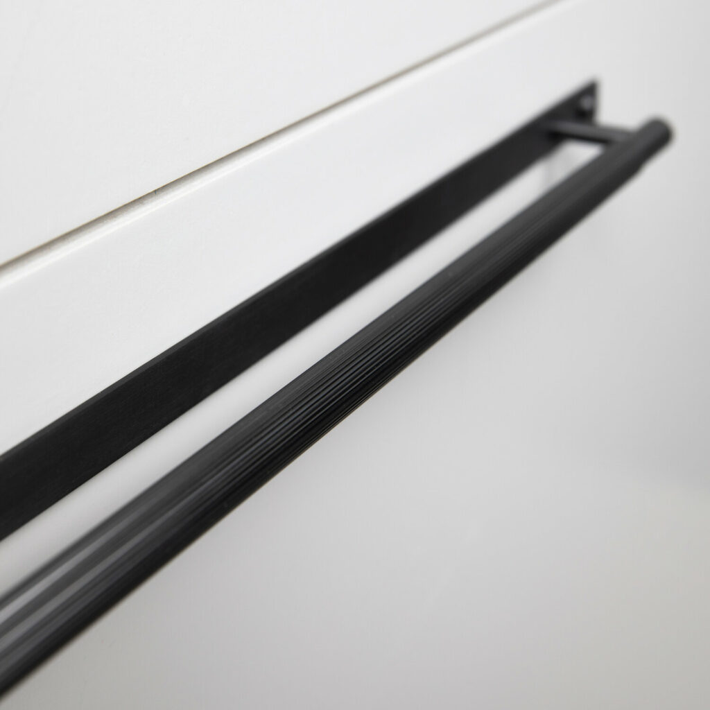 3._Pull_Bar_Plate_Linear_Black