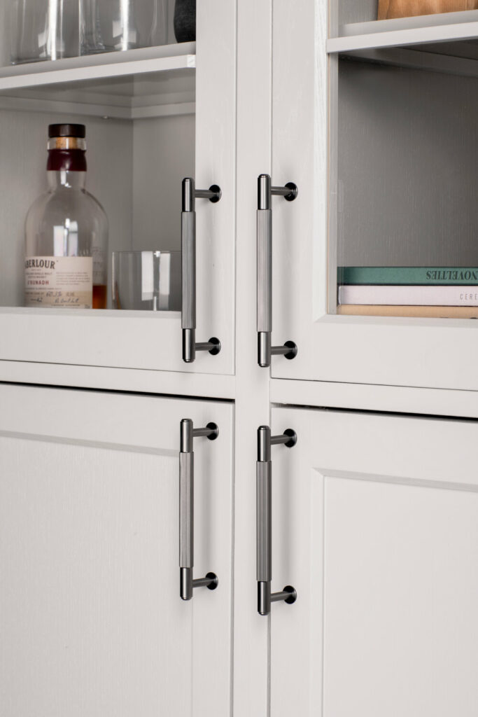 5. Pull_bar_Gun-Metal_Linear_Lifestyle