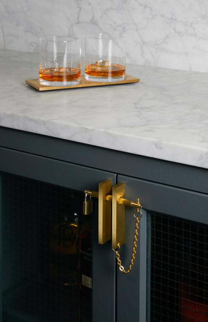 6. Linear_Lifestyle_Precious_bar_Brass_whiskey