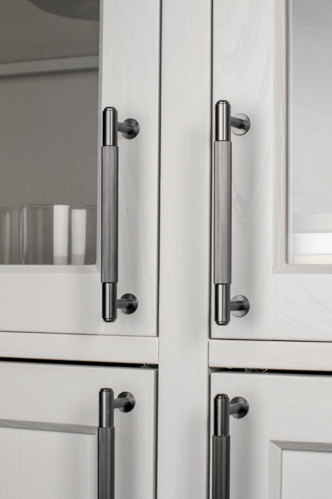 6. Pull_bar_Gun-Metal_Linear_Lifestyle