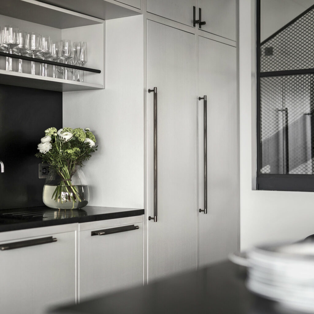 7. Closet-Bar_Smoked-Bronze_Lifestyle-2