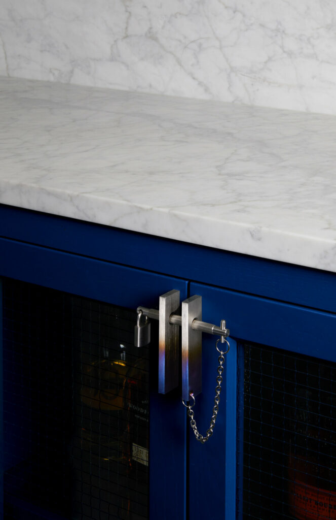 7. Linear_Lifestyle_Precious_bar_Burnt_metal