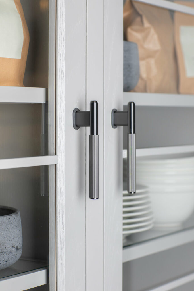 8. L_Bar_Gun-Metal_Linear_Lifestyle