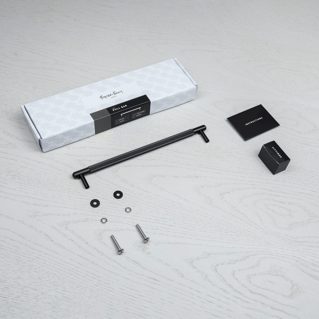 B+P-Pull-Bar-Linear-Unboxing-Medium-Black-Web-Square