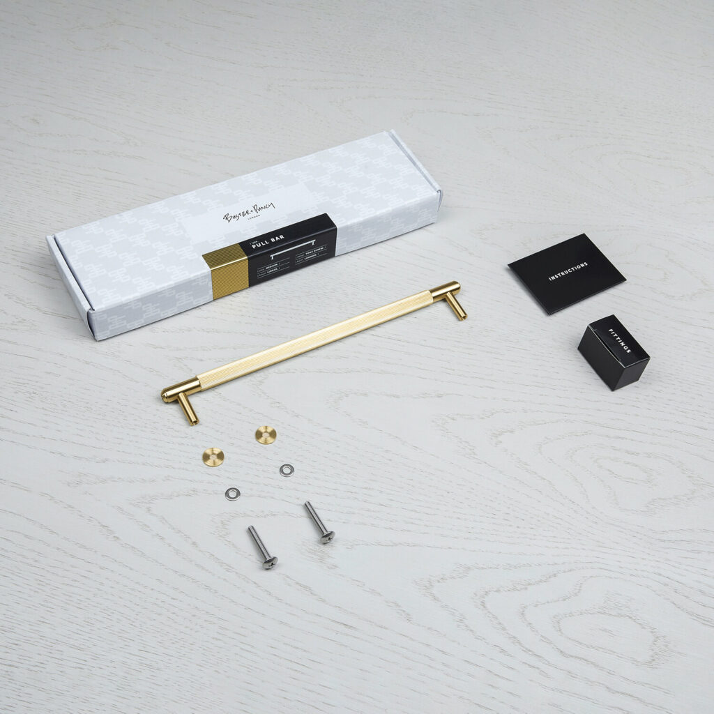B+P-Pull-Bar-Linear-Unboxing-Medium-Brass-Web-Square