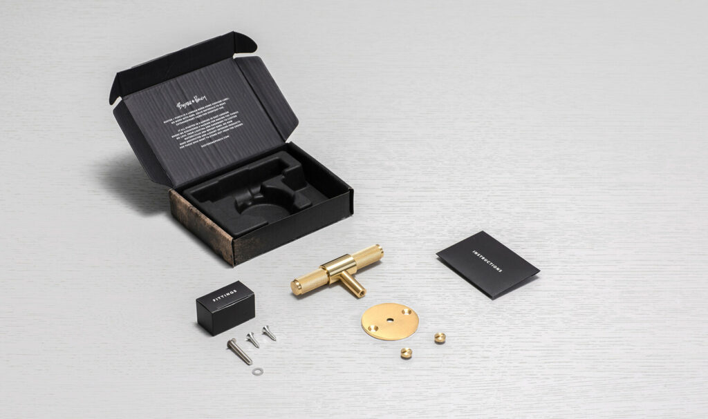 Buster+Punch_TBar-Plate-Brass-unbox