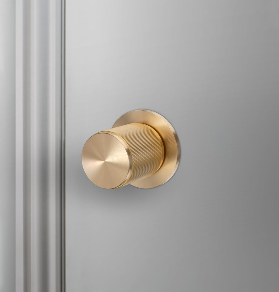 Door-Knob_Fixed+ROW_Linear_Front_Brass_A1_Web_Square