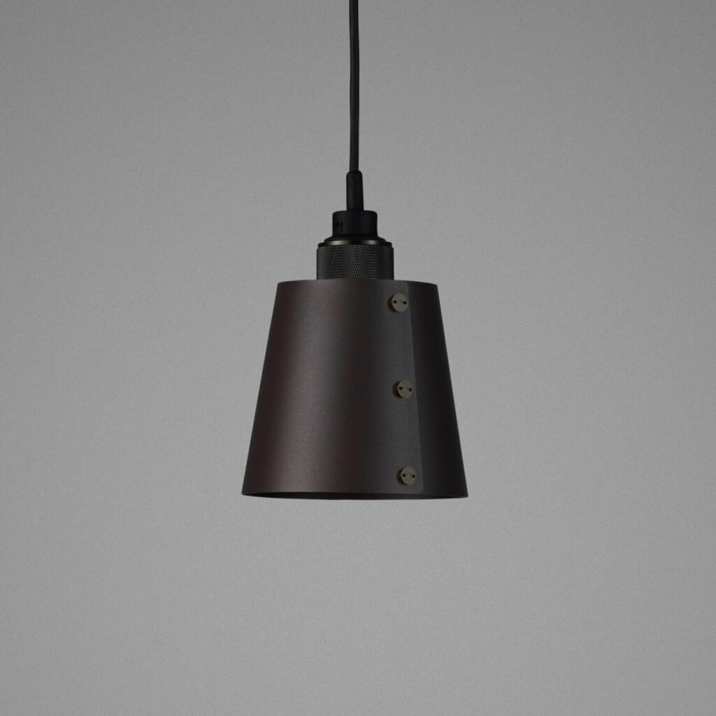 2. Hooked_1.0_Small_Graphite_Smoked_Bronze_Detail