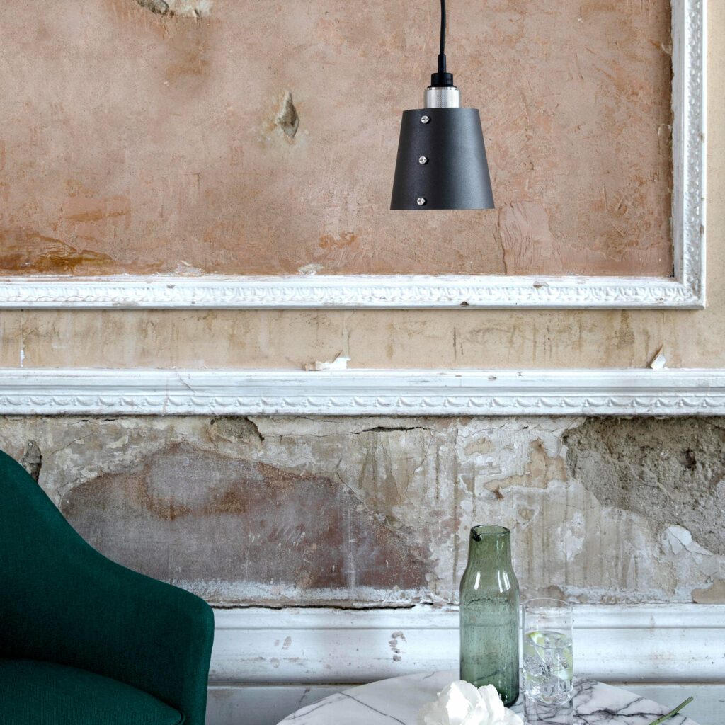 4. Hooked_1.0_Small_Graphite_Steel_Lifestyle