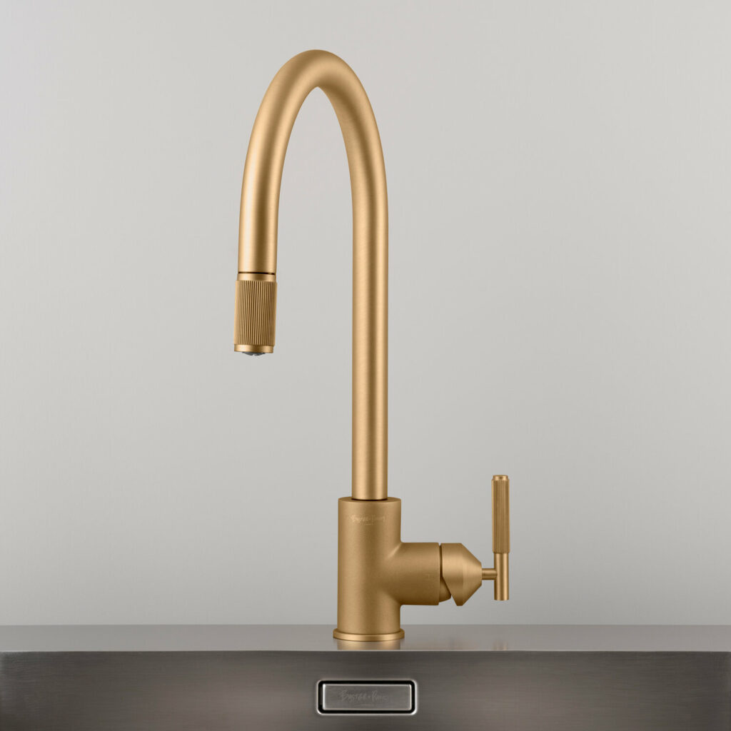 BP_Tap_Linear_Pullout_Brass_Web_Square_02