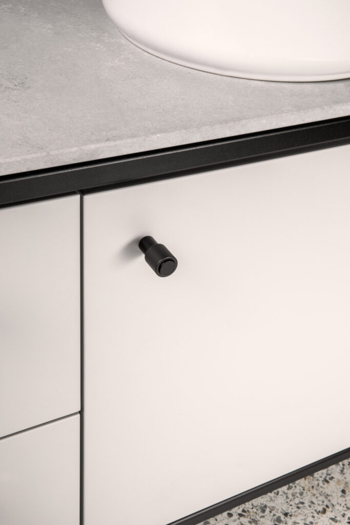 BP-Cast-Hardware-Lifestyles-Sthlm-Store-20220550-Black