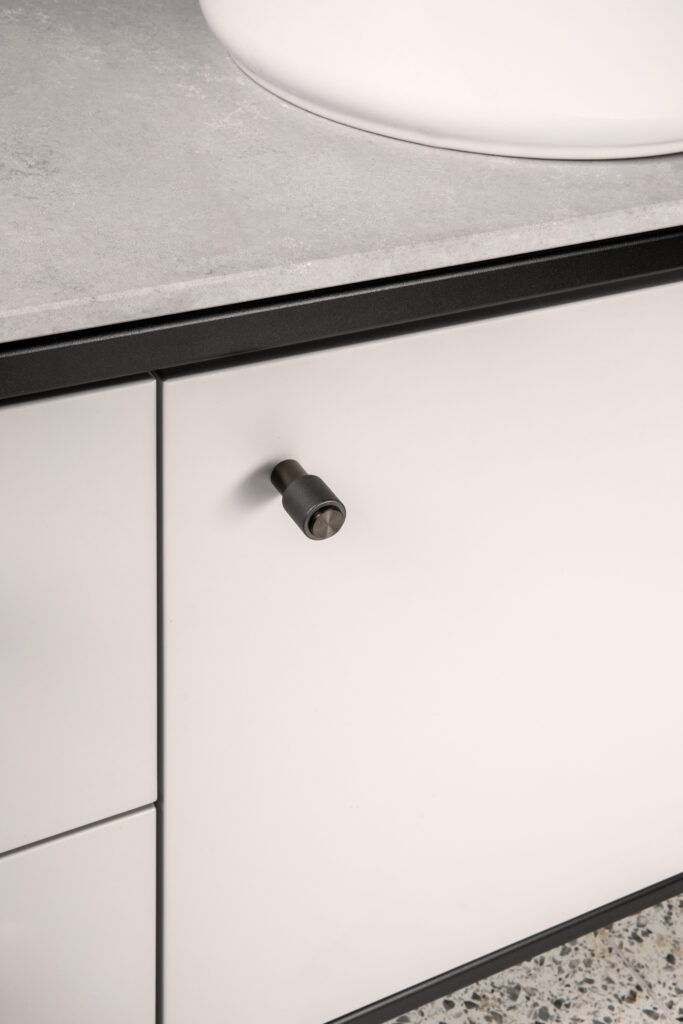 BP-Cast-Hardware-Lifestyles-Sthlm-Store-20220550-GunMetal