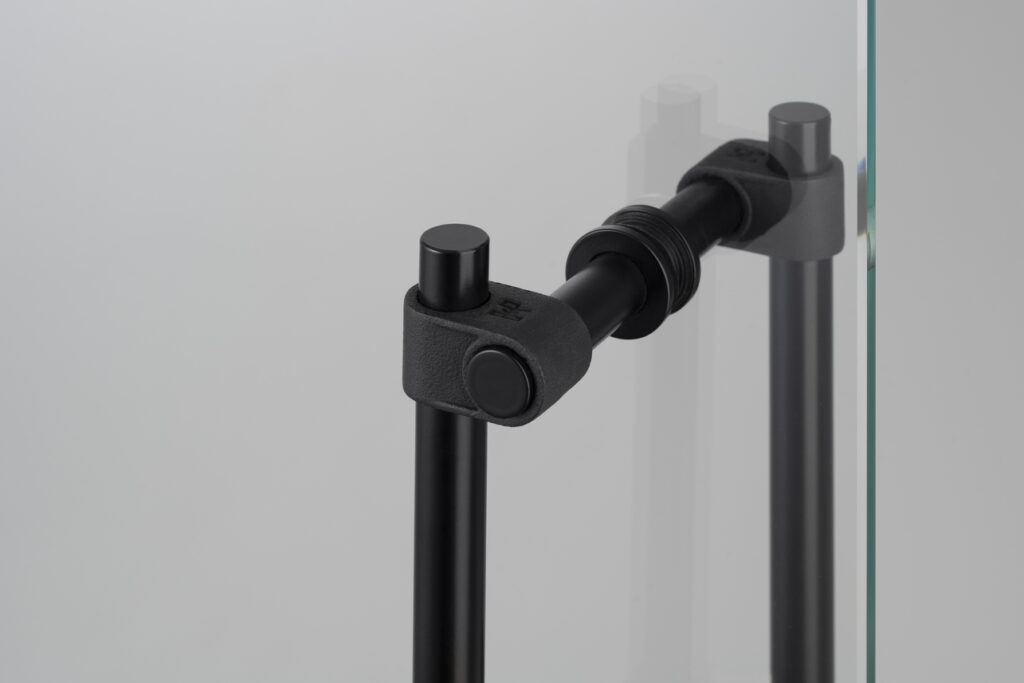 BP_Cast_Closet_Bar_Double_Black_Detail