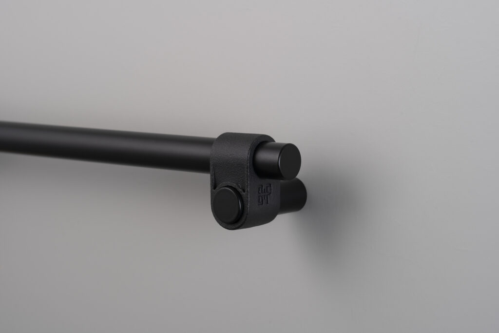 BP_Cast_Pull_Bar_Black_Detail