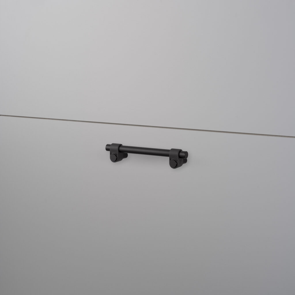 BP_Cast_Single_Pull_Bar_Small_Black_Main