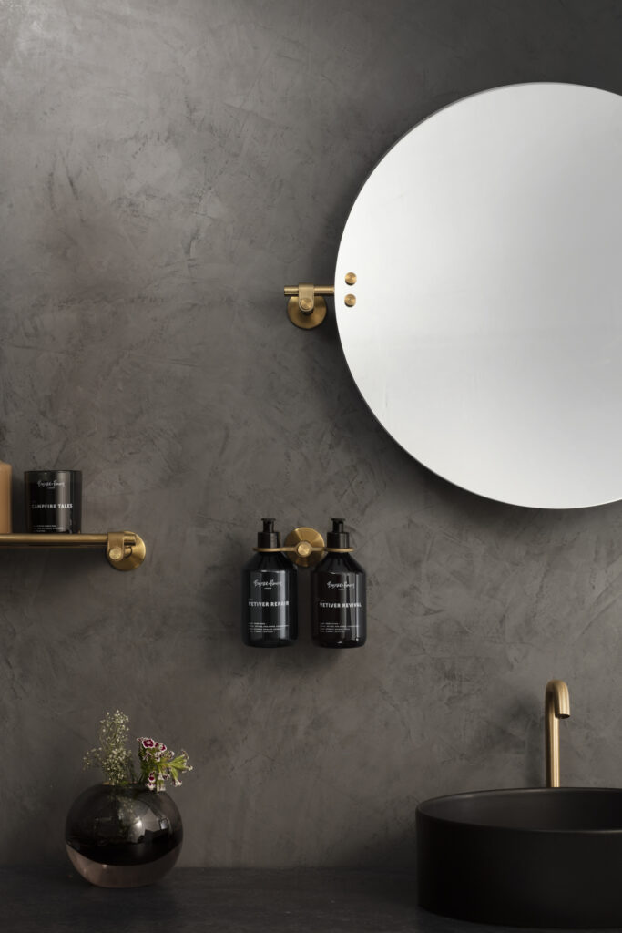 BP_Bathroom_B_Cast_Bottle_Bracket_LC_21_1