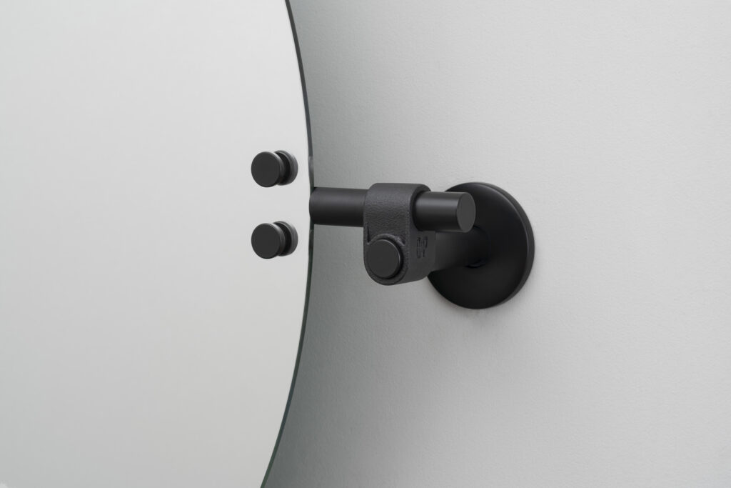 BP_Cast_Mirror_Black_Detail