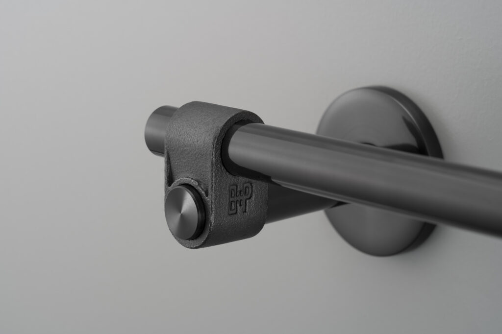 BP_Cast_Toilet_Roll_Holder_Gun_Metal_Detail