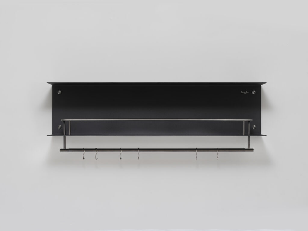 BP_Hanger_Black_Gunmetal_hires_02