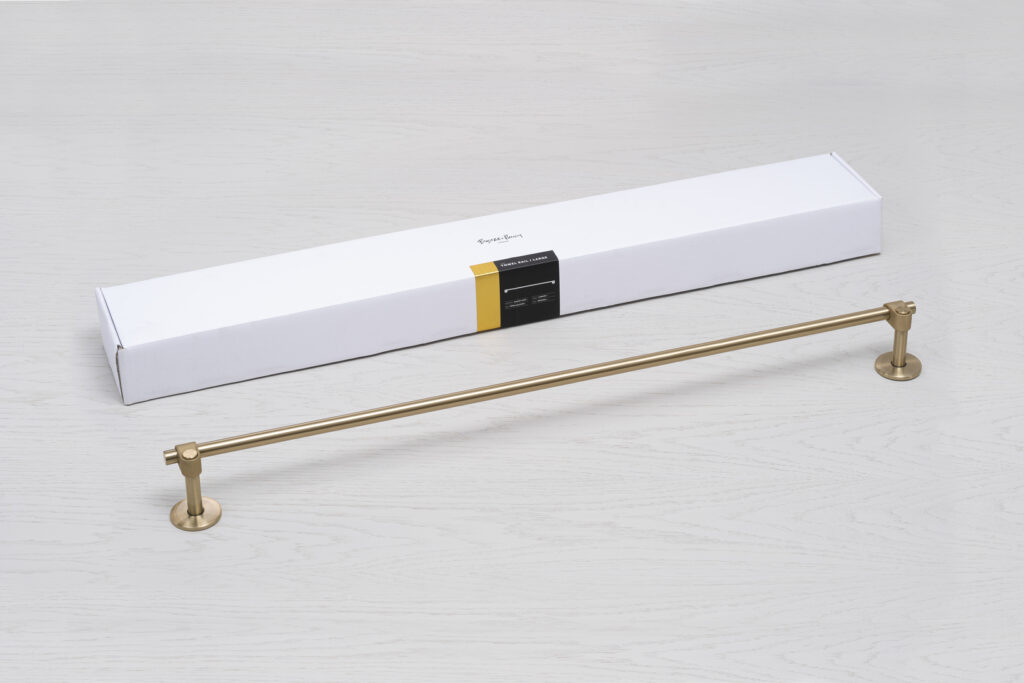 Cast_TowelRail_Large_Brass_Unboxing